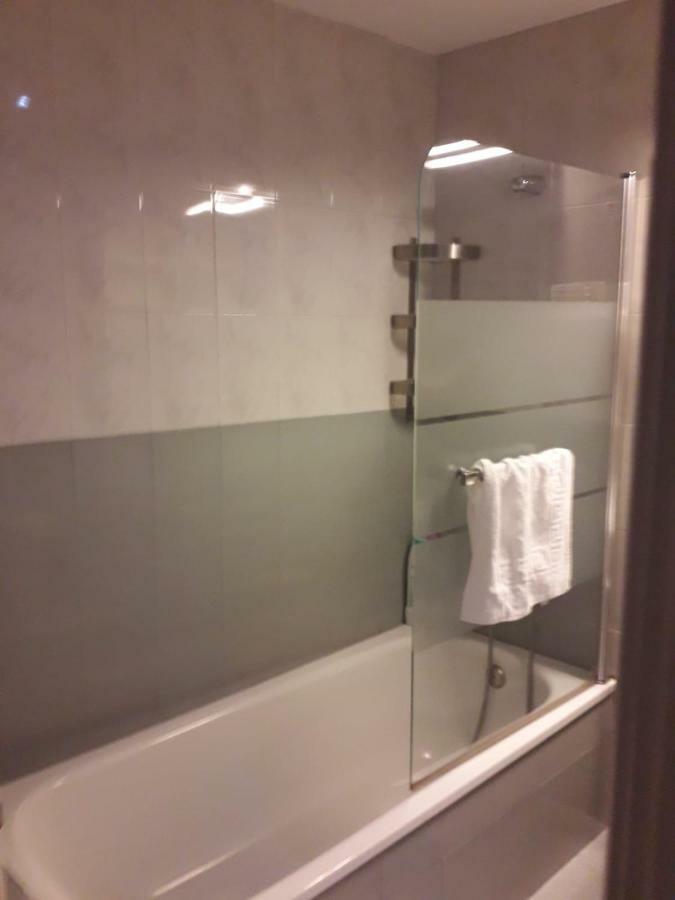 Two Bedrooms Leonor Davalos 2 Sevilla Bagian luar foto